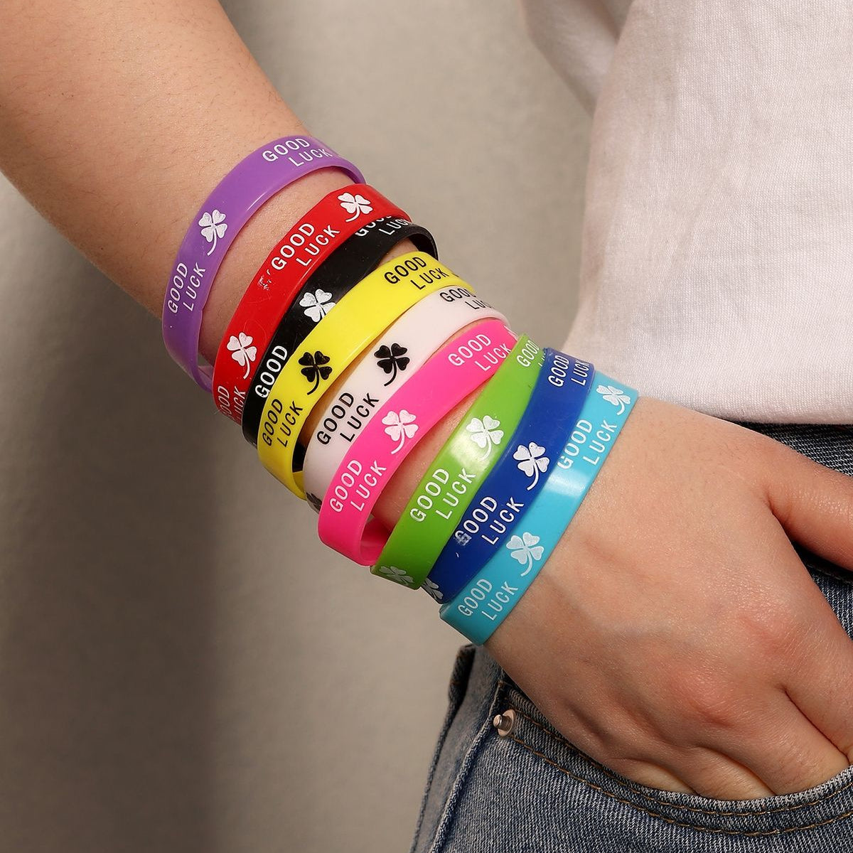 Personalized Silicone Wristband – Unique Gift for Friends & Teams