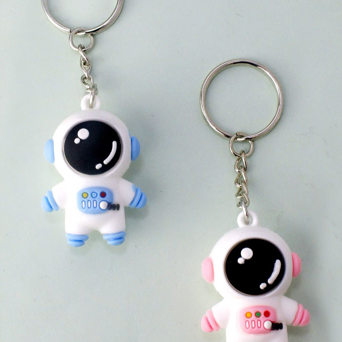 Cute Silicone 3D Astronaut Keychain – Fun & Durable Key Ring